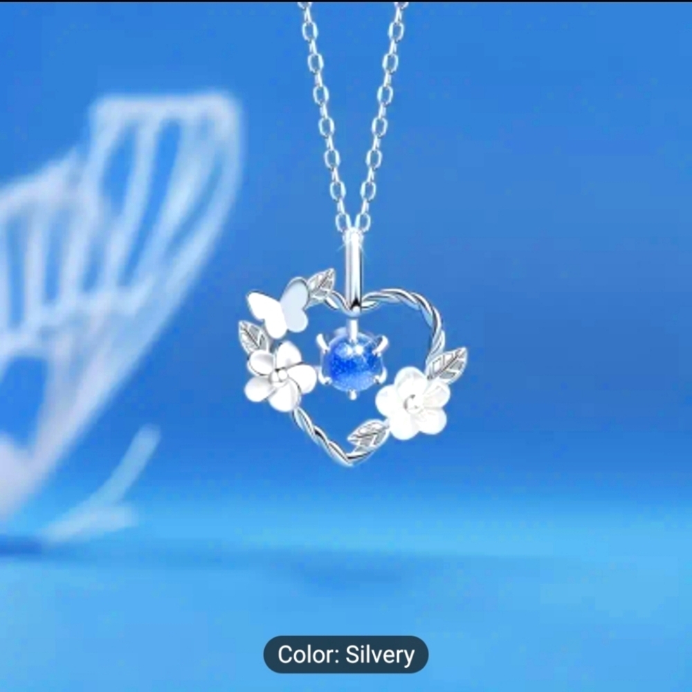 ⭐️Woman's Cute Flower Heart-Shaped Pendant Necklace, An Elegant Collarbone Chain